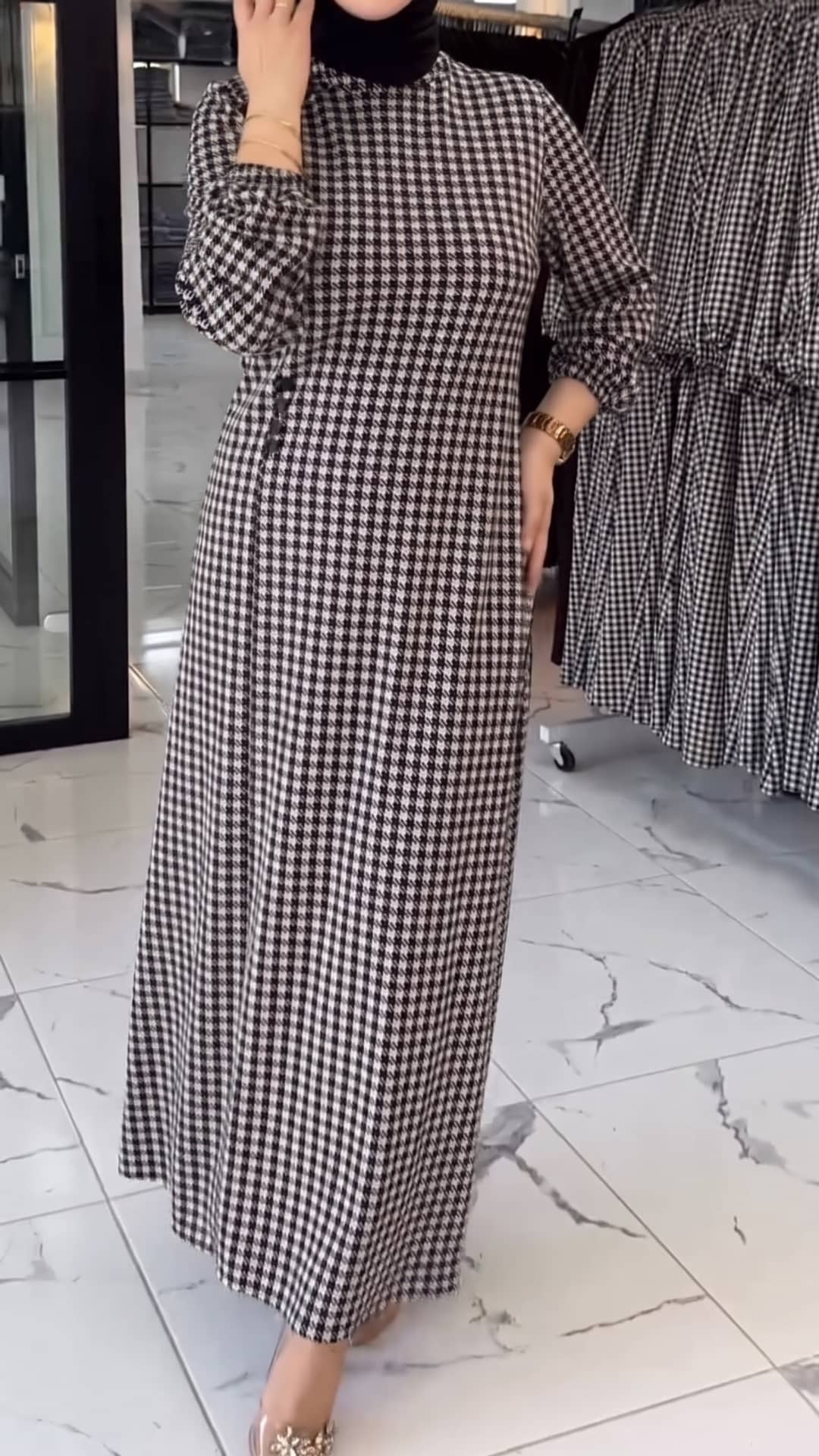 Robe Longue Pied-de-Poule à Boutons Épaule