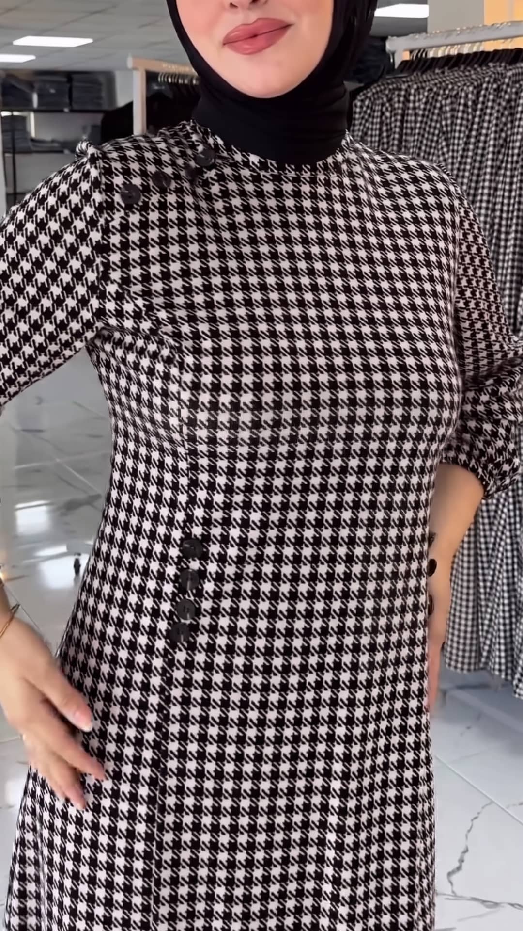 Robe Longue Pied-de-Poule à Boutons Épaule